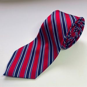 %100 Silk arrow tie